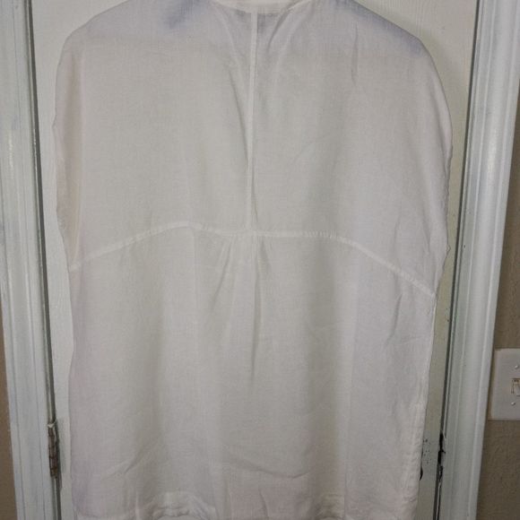 Lands End Woman's Sleeveless Blouse - Picture 2 of 3